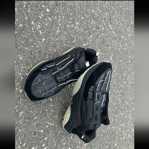 Amiri bone runner size 14